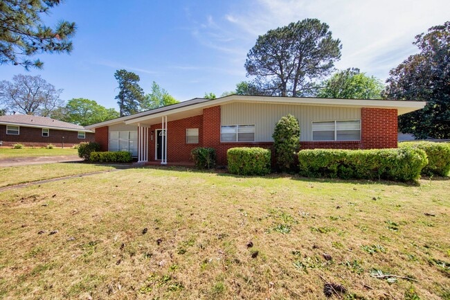 Photo - ** 3 bed 2 bath located in Dalraida **Call...