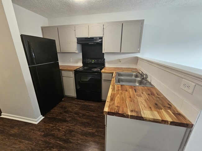 Photo - 117 Hunt Club Ct