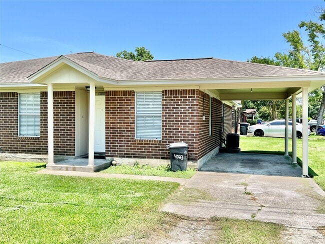 Photo - 4023 Avenue Q 1/2