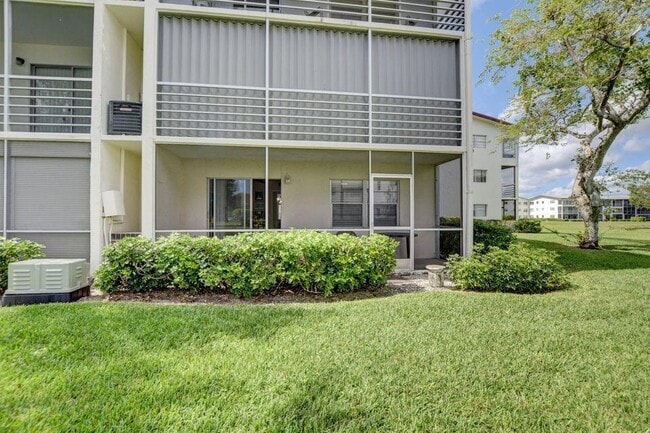 Photo - 137 Fanshaw D