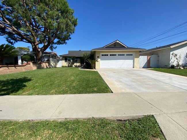 Building Photo - Remodeled 3 Bedroom Lakewood House For Rent-Ready For Move-in ASAP!