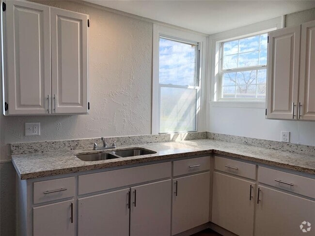 Building Photo - 7515 Bayway Dr Unit 4 Rental