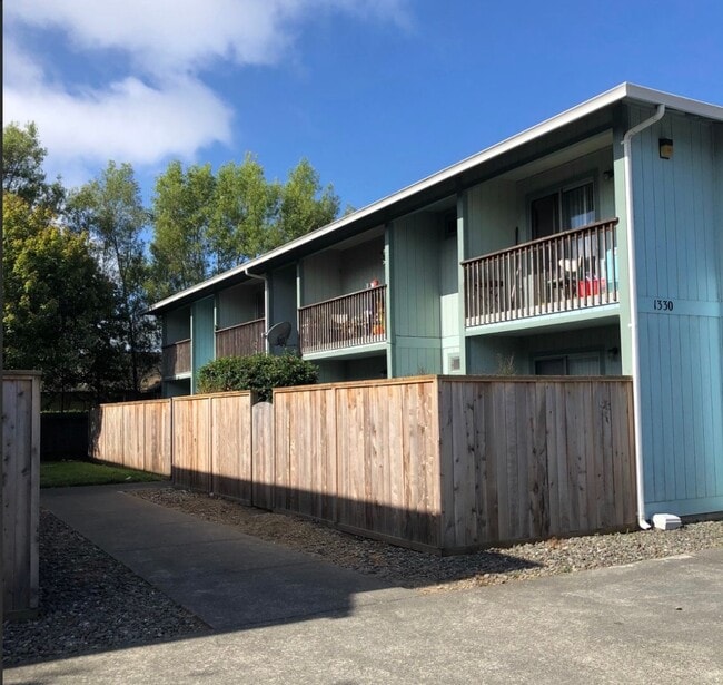 Building Photo - 1330 Haven Ln Unit 4