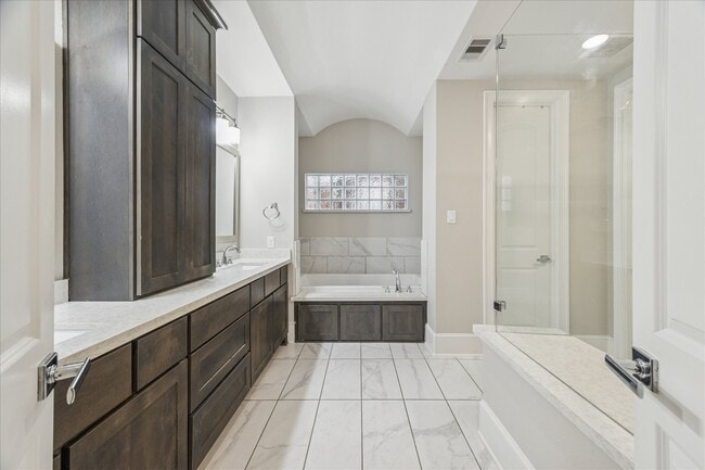 Photo - 921 Dunleigh Meadows Ln