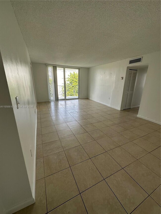 Building Photo - 486 NW 165th St Unit B-501