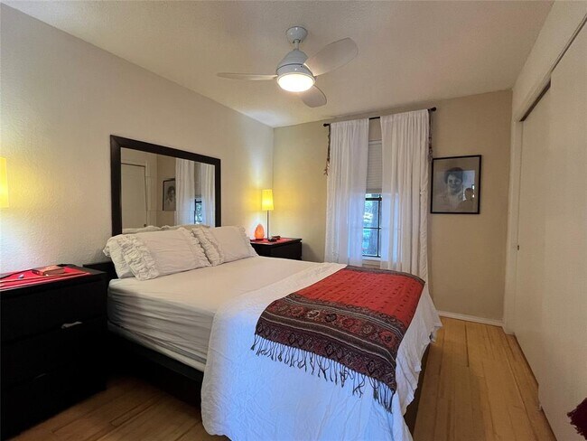 Photo - 1411 Gracy Farms Ln Unit 24