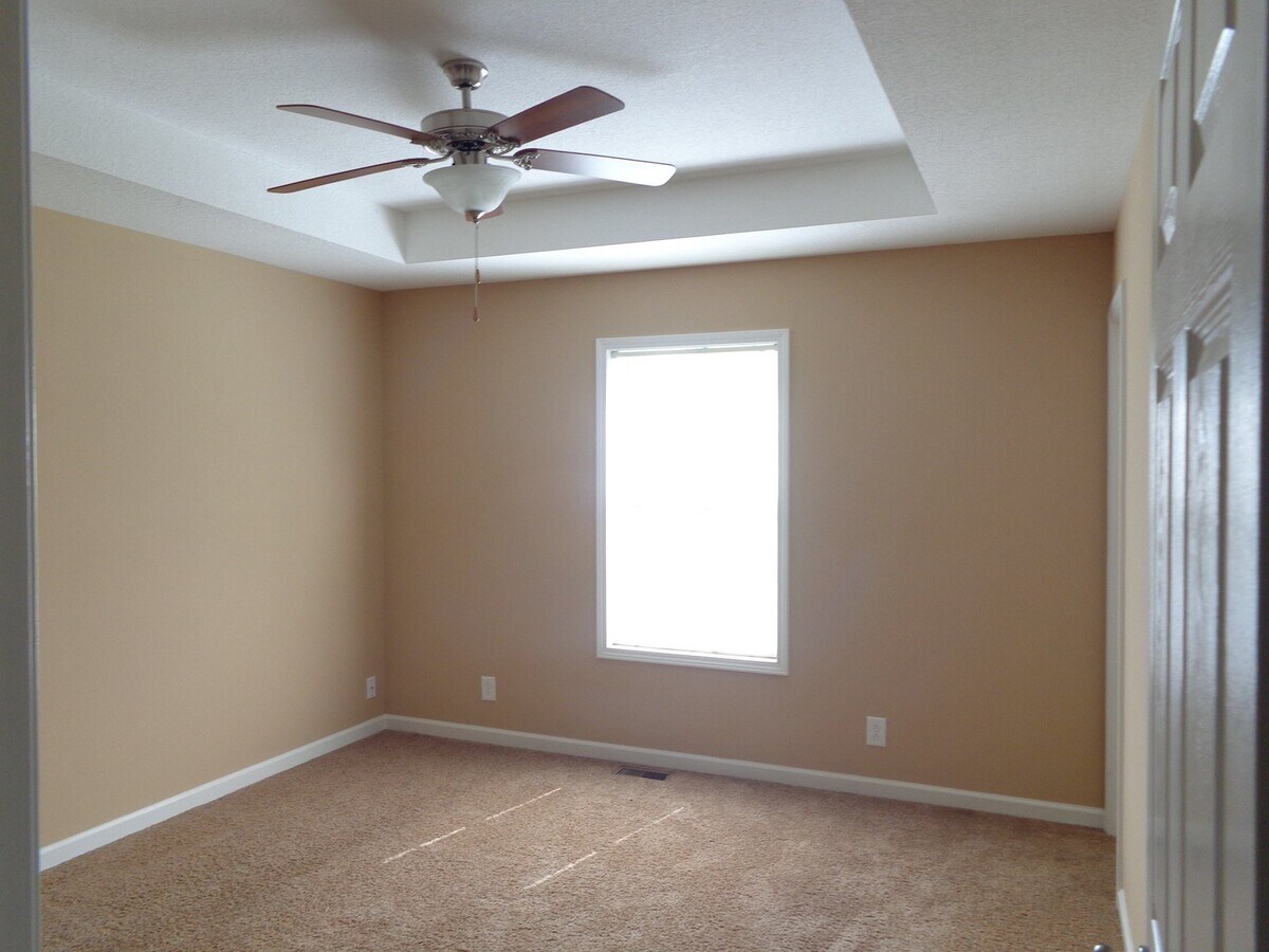 Photo - 549 Jacquie Dr