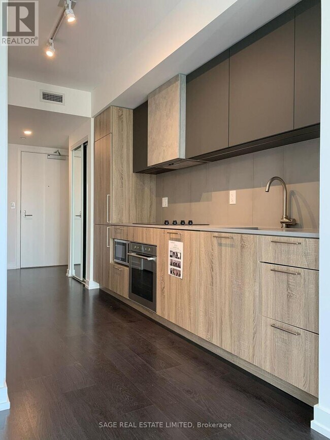 Photo - 19 Western Battery Rd Unit 3122