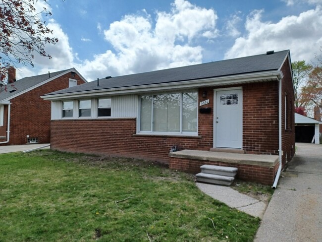 Building Photo - 9814 Quandt Ave