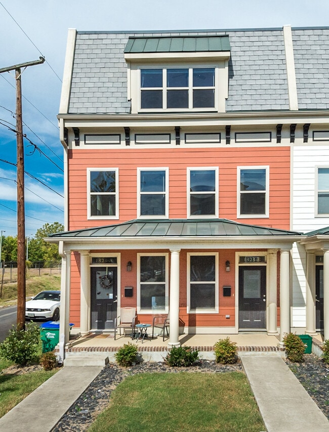 Building Photo - 1323 McDonough St Unit B