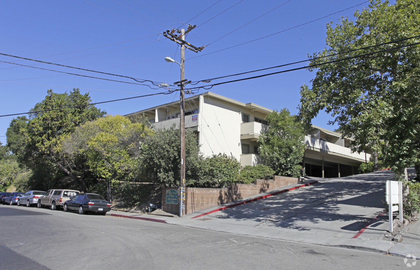 Photo - Broadway Plaza Apartments