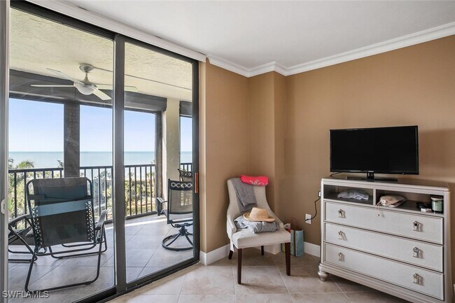 10851 Gulf Shore Dr Unit 402