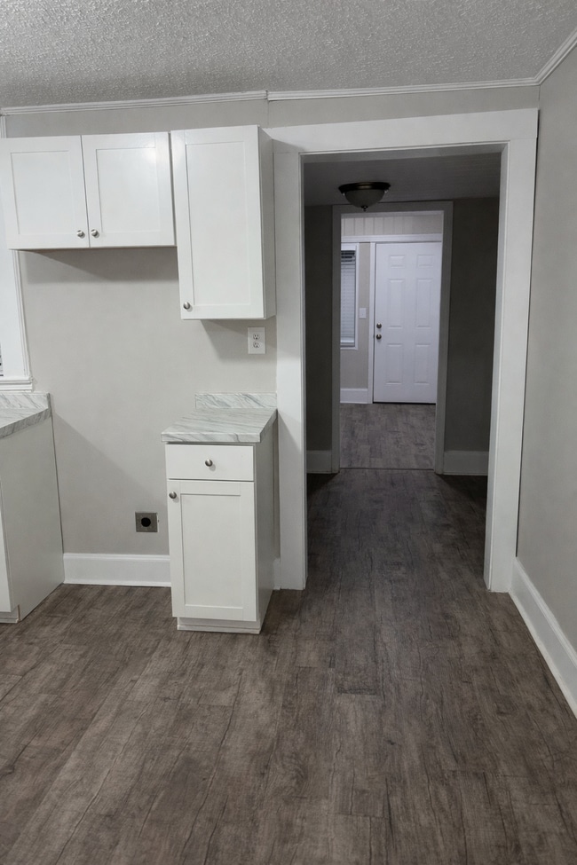 Photo - 554 Lynmore Ave