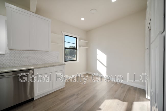 Photo - 202 Rockwood Ct