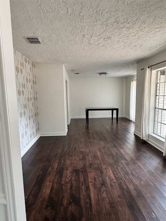 Photo - 323 Gentilly Dr