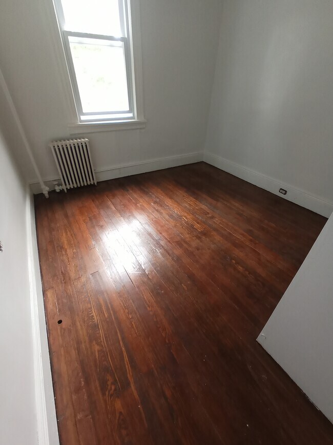 26 Caroline Ave Unit 1st Floor
