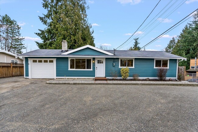Building Photo - Well-Maintained Everett Rental with Functional Layout and Outdoor Space