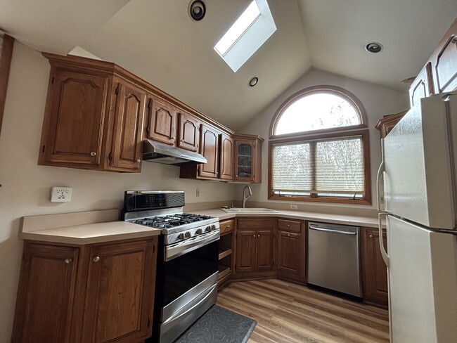 Photo - 434 W Inman Ave