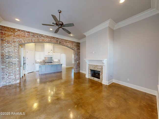 Photo - 405 Dunvegan Ct