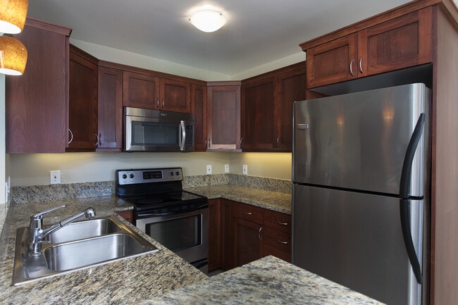 Photo - Gorgeous 2 Bed/2 Bath in Point Loma - Views, W/D in Unit, Pets OK Unit 09