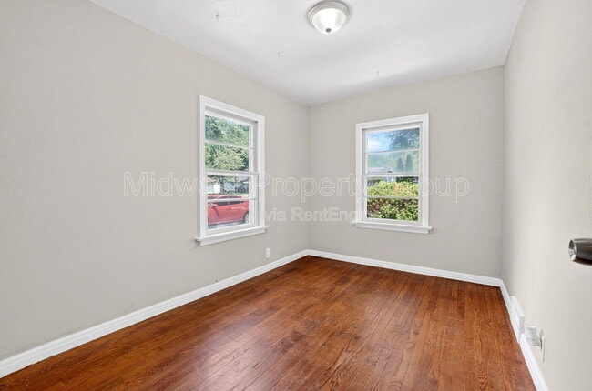 Photo - 10027 Lilac Ave