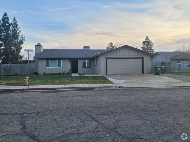 Building Photo - Renovated 3 bedroom 2 bath Exeter home