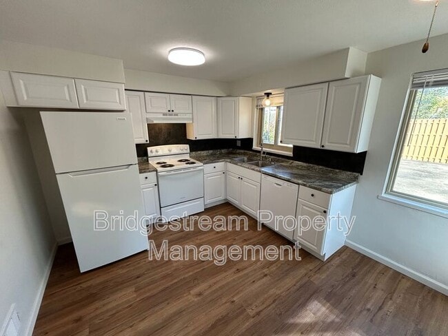 Photo - 1233 Lytle Ln