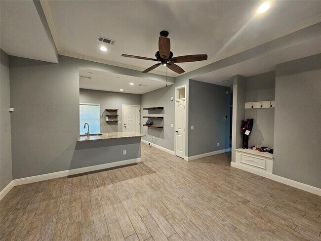 Photo - 310 Munson St