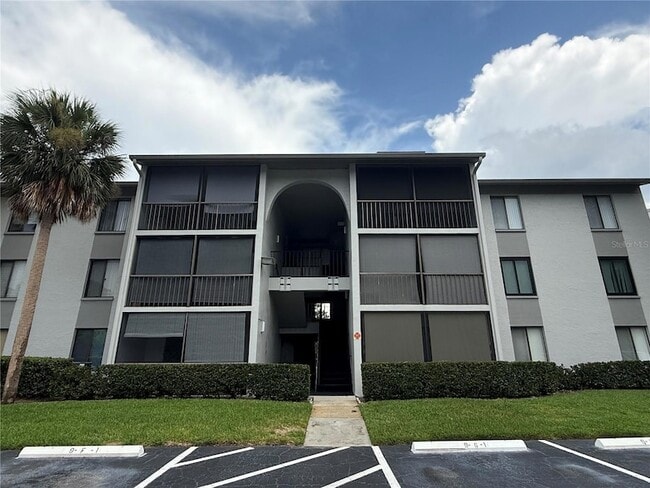 Building Photo - 927 S Pine Ridge Cir Unit G2