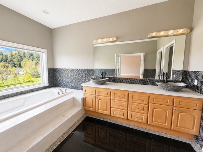Photo - 2437 SW Linneman Dr