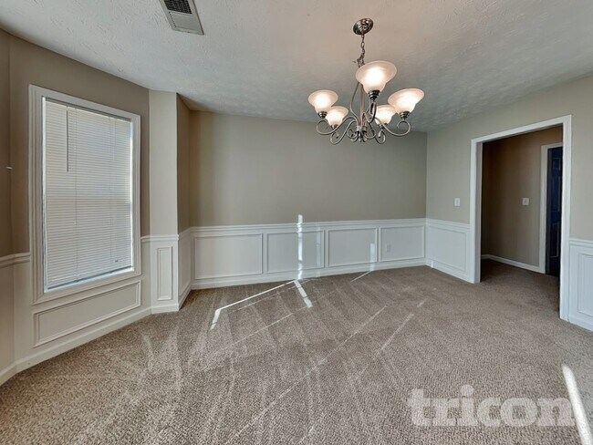 Photo - 180 Prince Edward Way