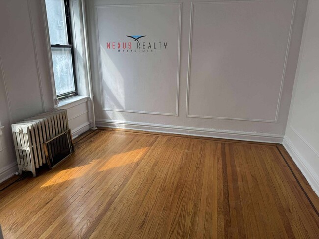 25-02 Steinway St