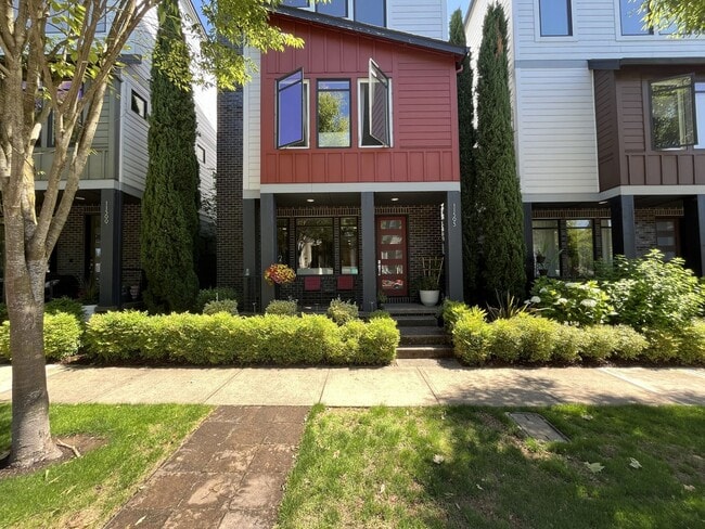 Photo - Spacious 2,511 Sq Ft Wilsonville Townhome with Vaulted Loft, Modern Kitchen & Attached Two-Car Ga...