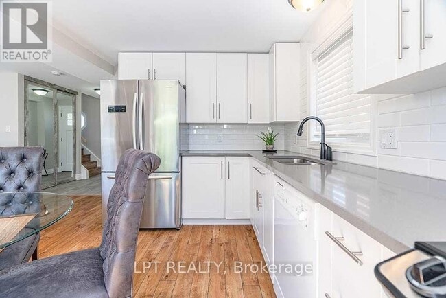 Photo - 35 Clute Crescent