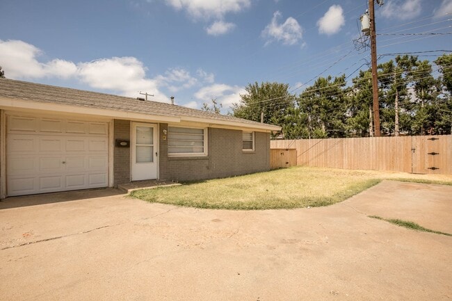 Photo - 2308 62nd St