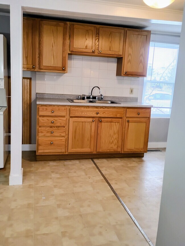 Southern facing window, bright and sunny! - 44 Coolidge St Unit 44