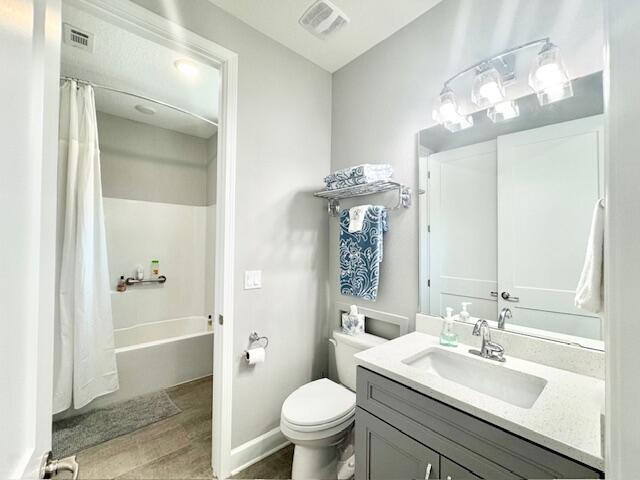 Photo - 215 Allen St