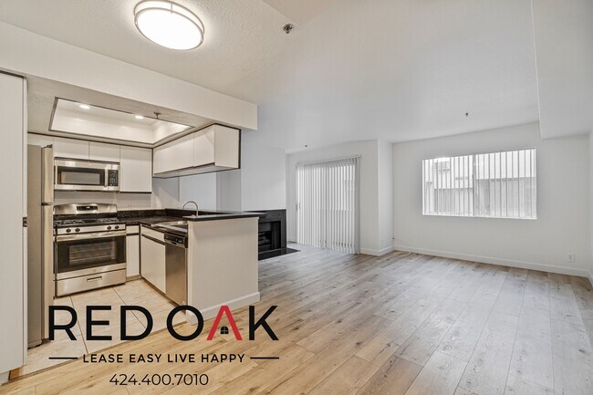 Photo - Sun-Drenched Two Bedroom with a Private Ba... Unidad 204