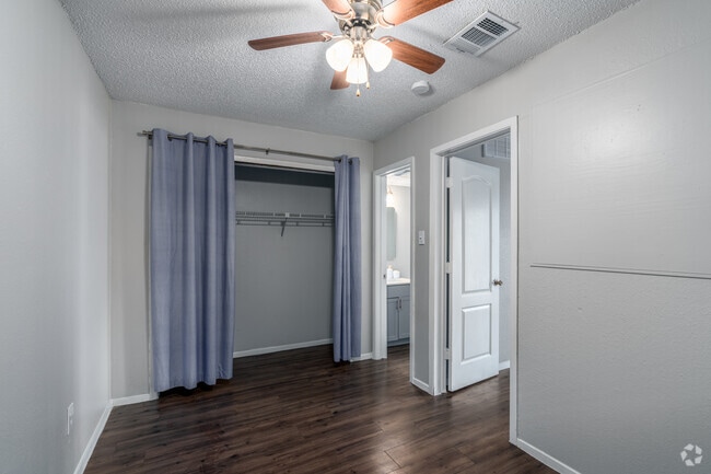 1BR, 1BA - 420SF - Bedroom - Colony Creek Apartments