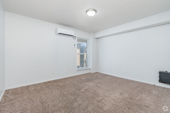 1BR, 1BA- 740SF - Primary Bedroom