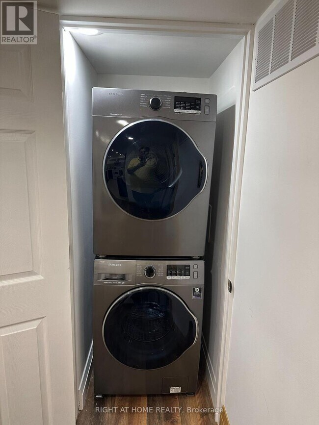 Photo - 158 Cooperage Crescent