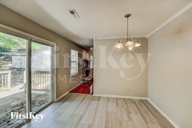 Photo - 2215 Pup Run