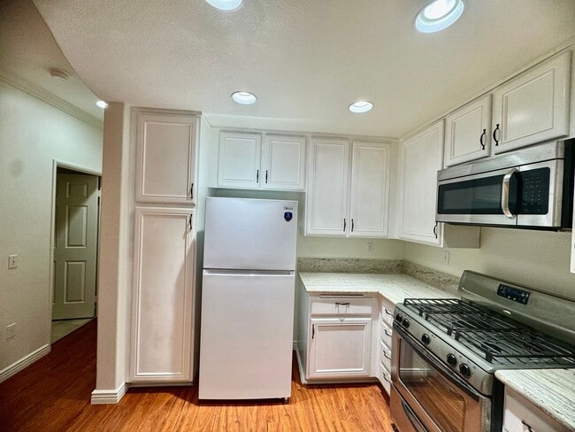 Photo - Beautiful 2 Story, 2 Bedroom plus Large Loft Condo in Aliso Viejo