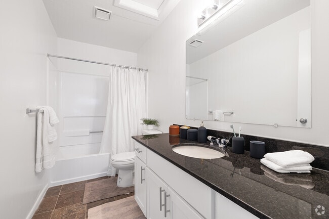 1BR, 1BA - 750SF - Bathroom