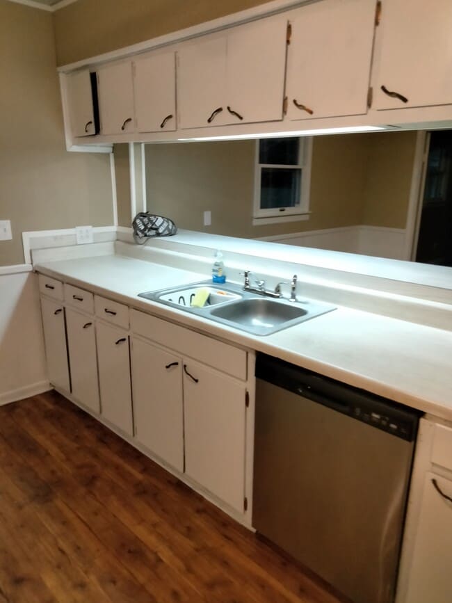 Photo - 1406 Parkside Dr Unit B