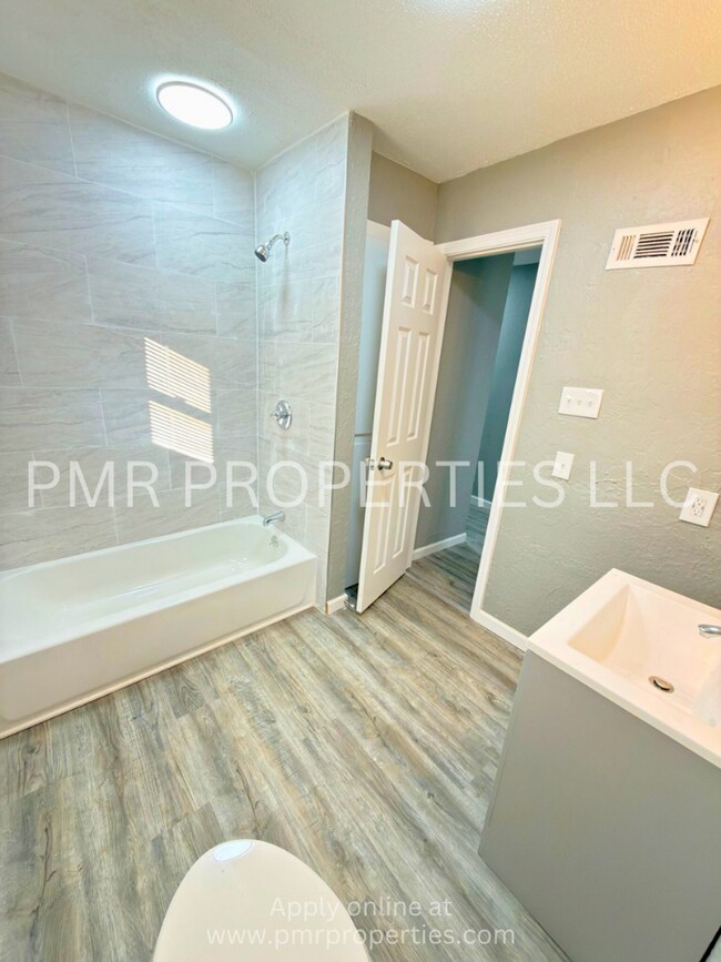 Photo - 4 Bedrooms / 1 Bathroom House