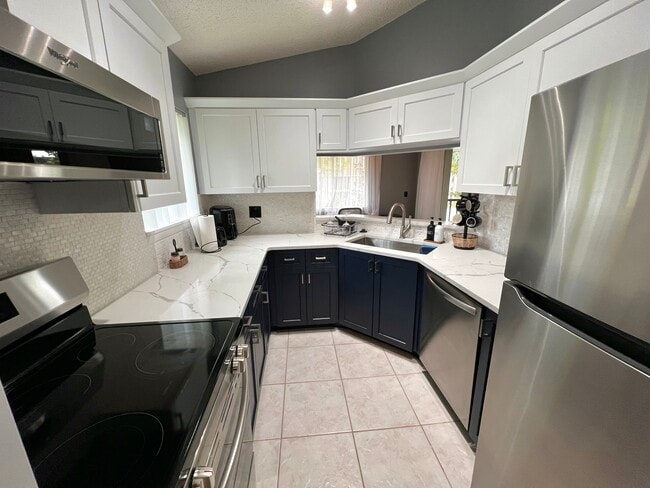 Building Photo - 6540 Chasewood Dr Unit APT F