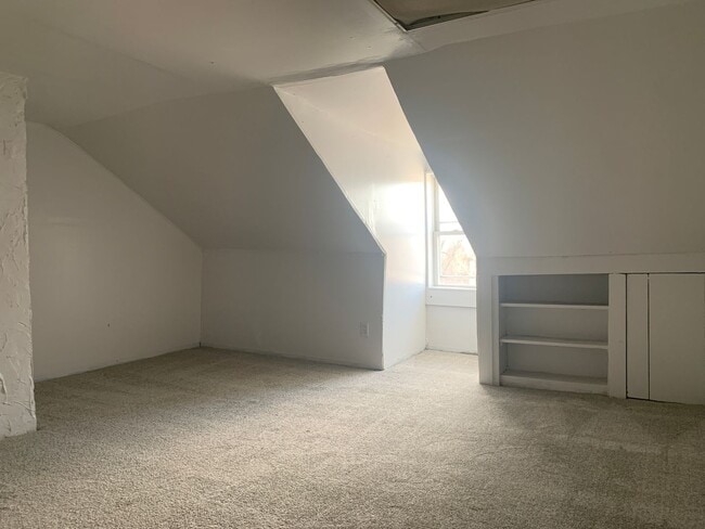 Photo - 4 Bedroom House Yard and Parking-York City
