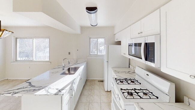 Photo - 308 Skydale Dr