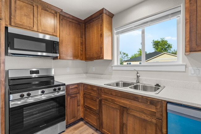 Photo - 1115 Annalise St